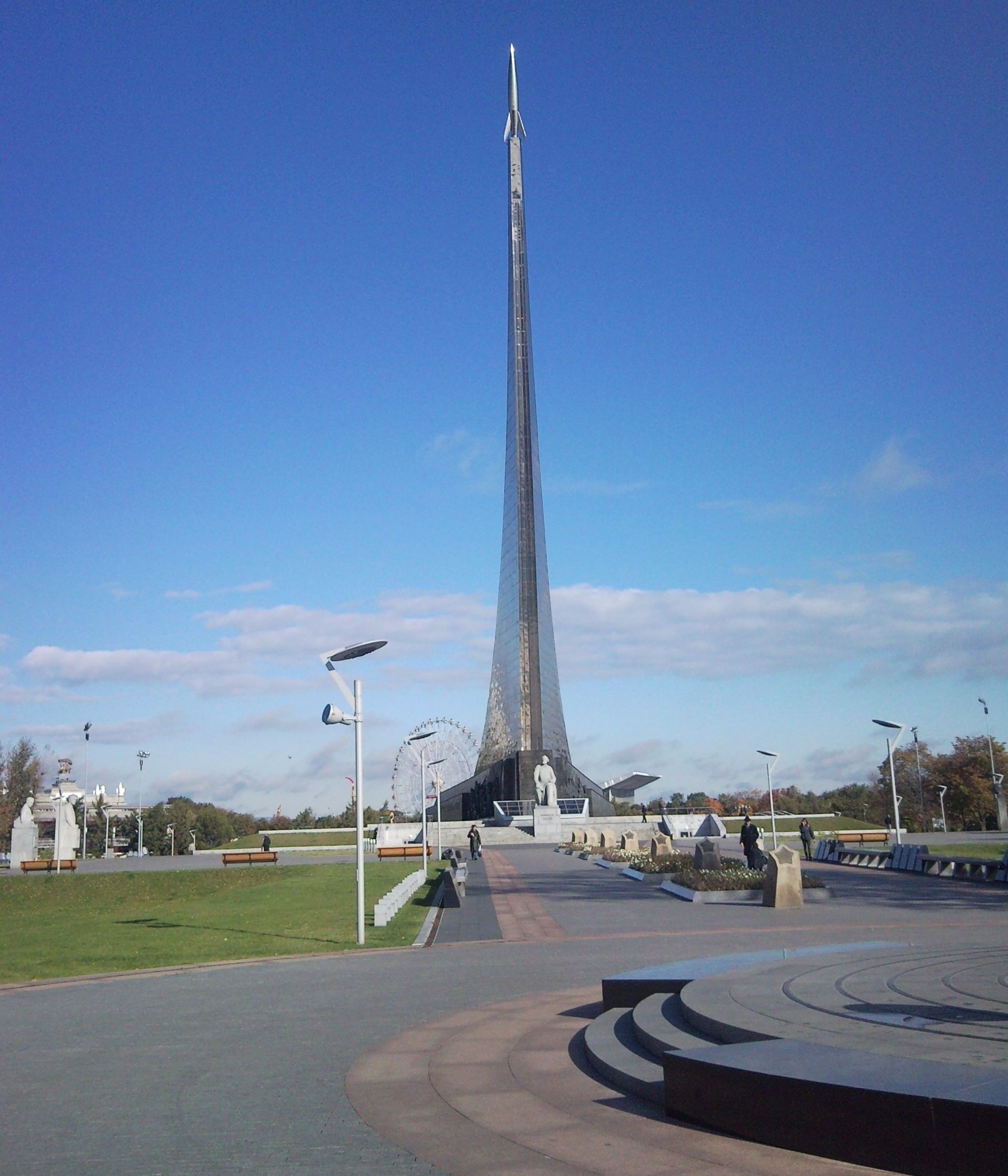 Монумент покорителям космоса